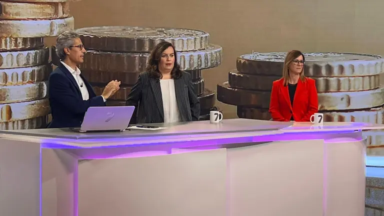 De izq. a der. Luis Alc&aacute;zar, Alicia M&eacute;ndez (CROEM) y Encarna Le&oacute;n (Grupo Caliche)