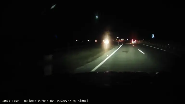 Una bola de fuego surca el cielo