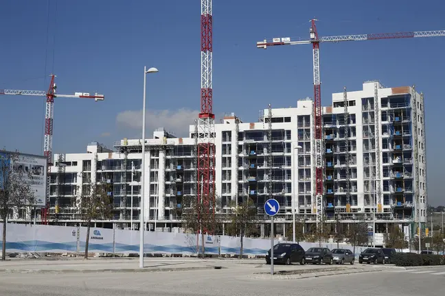 Edificio de viviendas en construcci&oacute;n (foto: Europa Press)