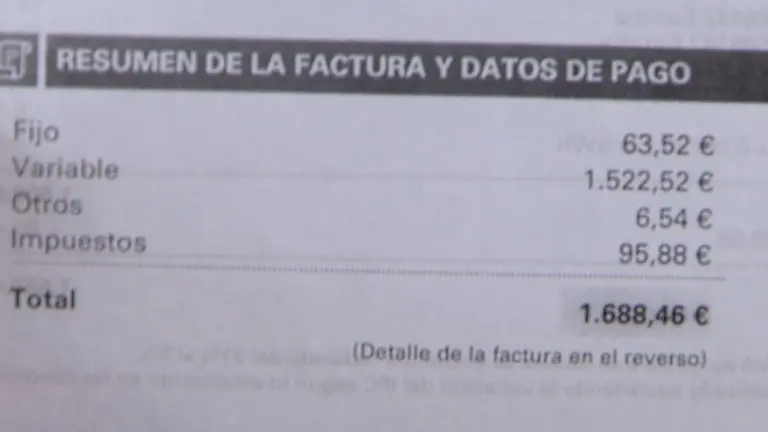 Una factura de la luz (foto: La 7)