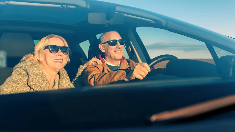 Un matrimonio en un desplazamiento en coche (foto: La 7)
