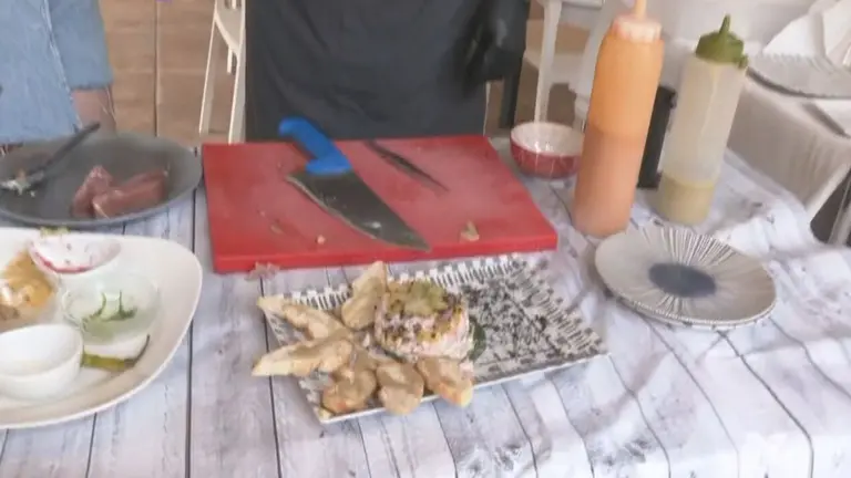 Tartar de at&uacute;n con patatas arrug&aacute;s (foto: La 7)