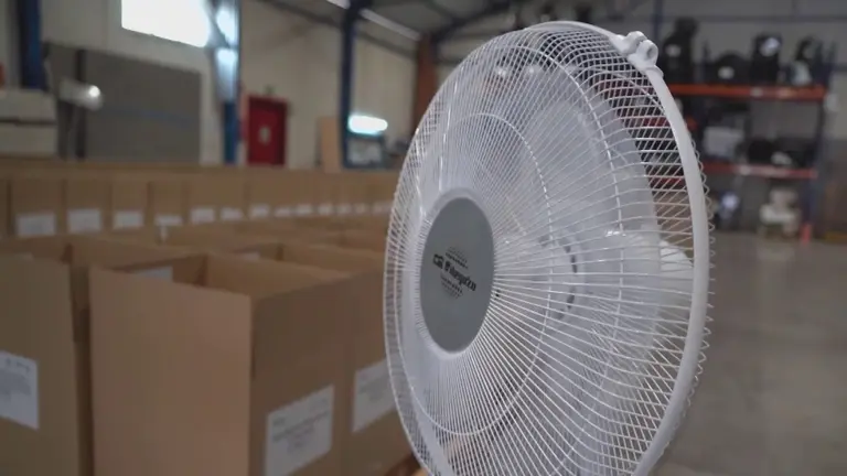 Uno de los ventiladores que se instalar&aacute;n en los colegios electorales del 23 J en Cartagena (foto: La 7)