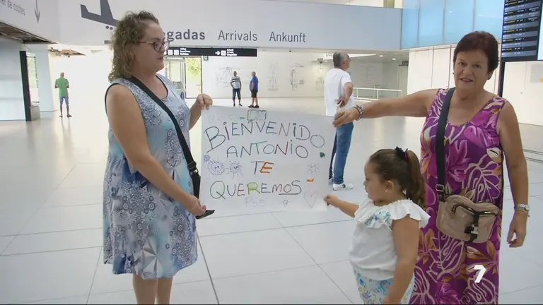 Llega al Aeropuerto de la Regi&oacute;n el primer vuelo de supervivientes del terremoto de Marruecos