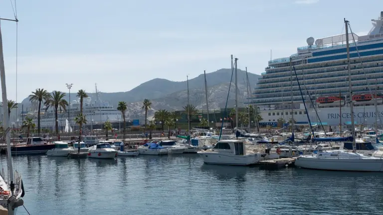 Cartagena inaugura la temporada de dobles escalas de cruceros