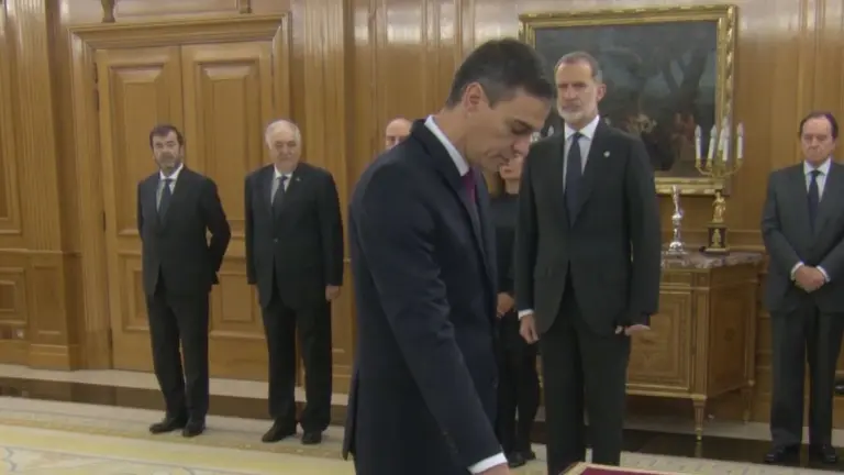 Pedro S&aacute;nchez promete su cargo como presidente del Gobierno de Espa&ntilde;a (foto: La 7)