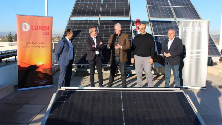 Luxen dona 18 placas solares a la FREMM