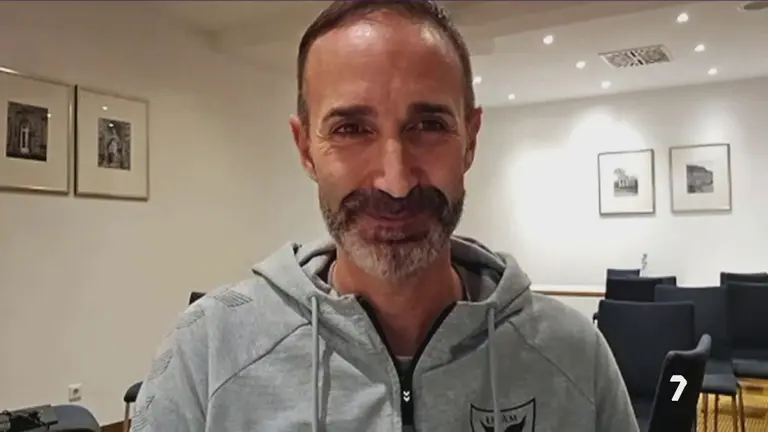 Sito Alonso, entrenador del UCAM Murcia CB, en una entrevista en directo con Teresa Garc&iacute;a en La 7 Deportes (foto: La 7)