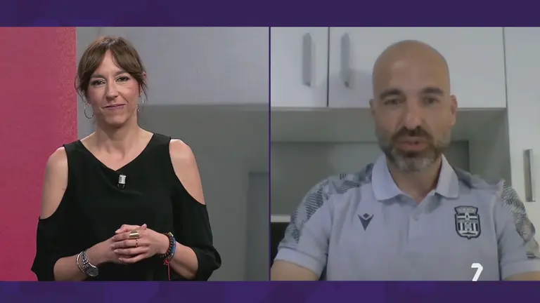 Teresa Garc&iacute;a entrevista a Jordi Juste, t&eacute;cnico del Odilo Cartagena CB en La 7 Deportes (foto: La 7)