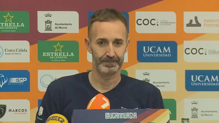 Sito Alonso, entrenador del UCAM Murcia CB, en la rueda de prensa previa al primer partido del playoff de la Liga Endesa ante el Valencia Basket (foto: La 7)