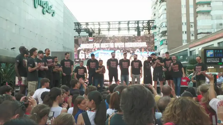 El UCAM durante la celebraci&oacute;n de este jueves en el centro de Murcia (foto: La 7)