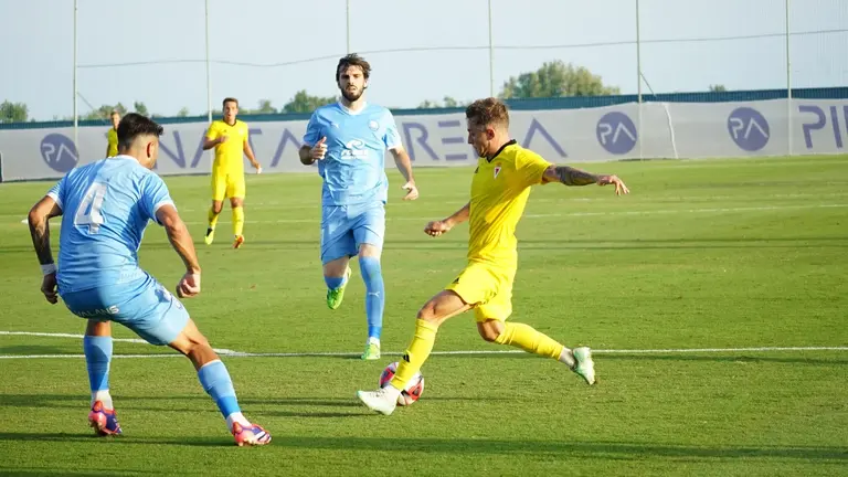 Ocasi&oacute;n de Loren Bur&oacute;n en el choque entre el Real Murcia y el Ibiza en Pinatar Arena (foto: Real Murcia)