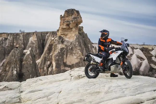 2023 KTM 790 ADVENTURE  1200x800