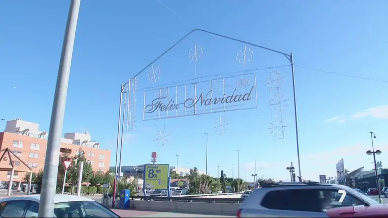 El municipio de Murcia comienza a instalar las primeras luces navide&ntilde;as (foto: La 7)