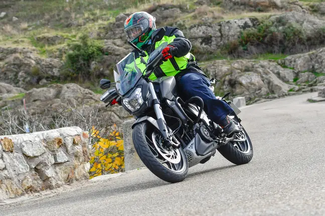 01-Bajaj-Dominar-400-076
