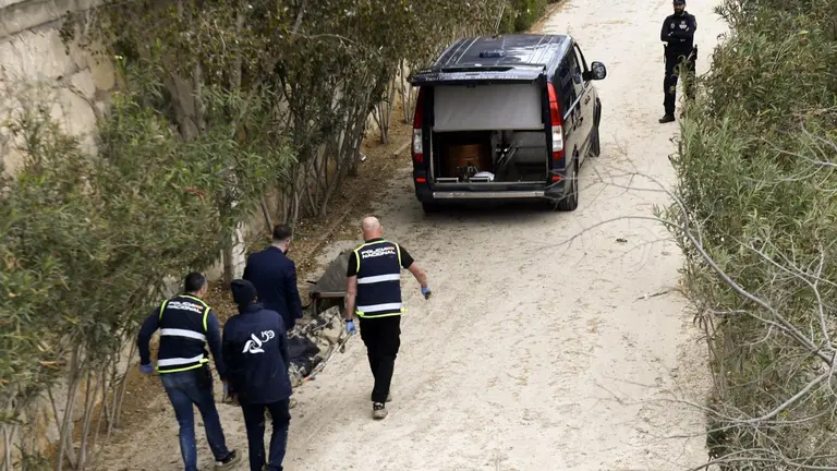Imagen del cad&aacute;ver recuperado en aguas del r&iacute;o Segura en Murcia (Edu Botella / EP)