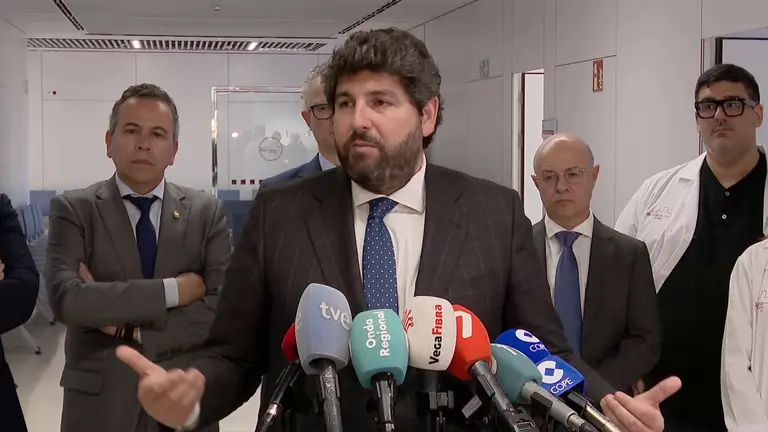 Fernando L&oacute;pez Miras en la inauguraci&oacute;n del centro de salud de Abanilla (foto: La 7)