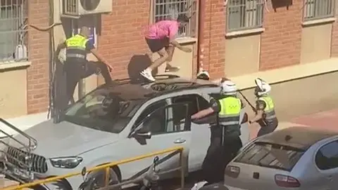 Hombre detenido en el barrio murciano de Santiago El Mayor por el robo de un veh&iacute;culo de alta gama en La Manga (foto: La 7)