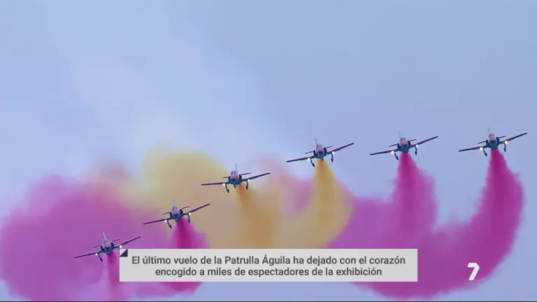 La Patrulla &Aacute;guila se despide en el Festival A&eacute;reo 'Aire 25' (foto: La 7)