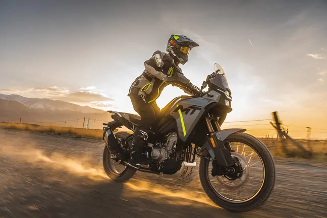 CFMOTO 450MT