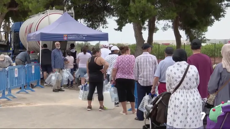 Quinto d&iacute;as sin una gota de agua potable en varias localidades de 5 municipios de la Regi&oacute;n (foto: La 7)