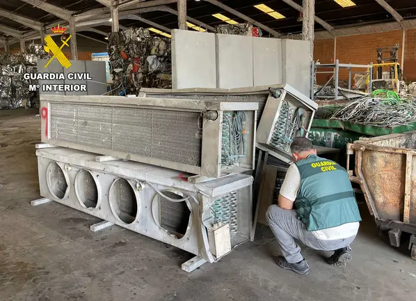 En la chatarrer&iacute;a hab&iacute;a varias personas colaboradoras de los primeros, que, presuntamente, falsificaban y pon&iacute;an la entrega del material sustra&iacute;do a otras personas (foto: GC)