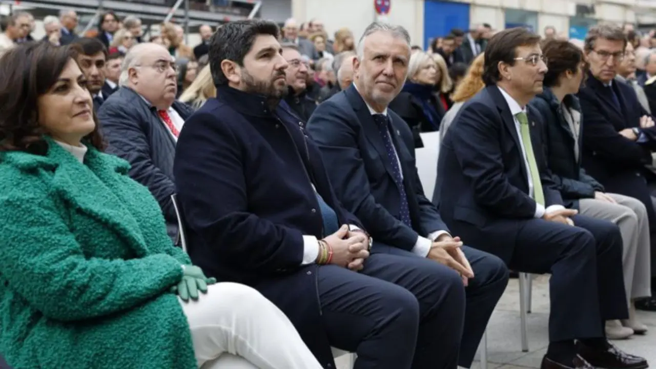 Fernado L&oacute;pez Miras, junto a otros presidentes auton&oacute;micos