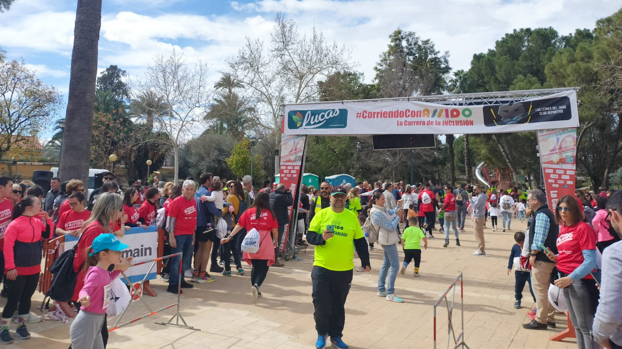 M&aacute;s de 1.300 personas se dan cita en los Jardines del Malec&oacute;n por la inclusi&oacute;n y el deporte
