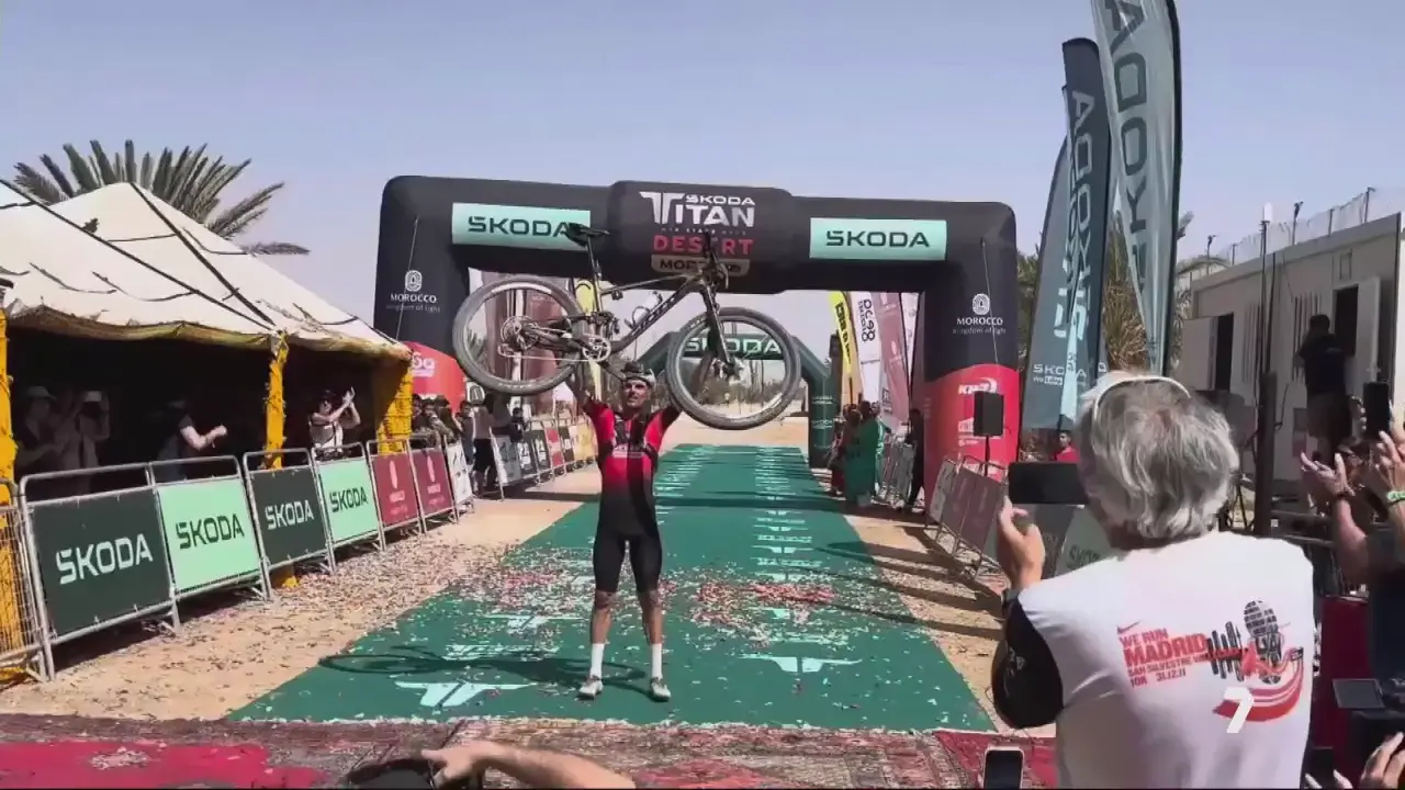 Luis Le&oacute;n S&aacute;nchez gana la Titan Desert de Almer&iacute;a (foto: La 7)