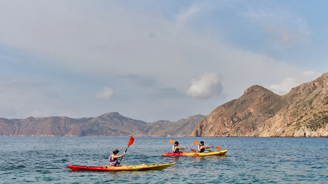 El Camping El Port&uacute;s presenta su programa de actividades n&aacute;uticas y de aventura en el entorno de Cala Morena, la Sierra de la Muela, Cabo Ti&ntilde;oso y Rold&aacute;n