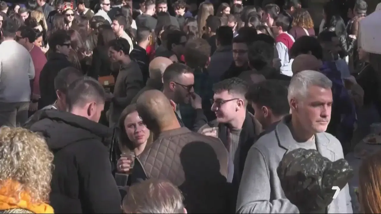 La Plaza de las Flores de Murcia, totalmente abarrotada de gente (foto: La 7)