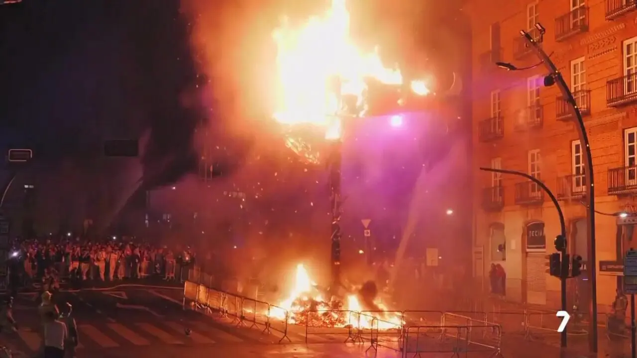 Quema de la Sardina en el 175 aniversario del Entierro en Murcia (foto: La 7)