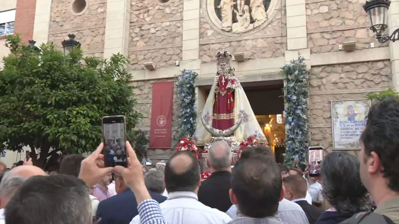 La Virgen de la Fuensanta en la puerta de la Iglesia de los Dolores (foto: La 7)