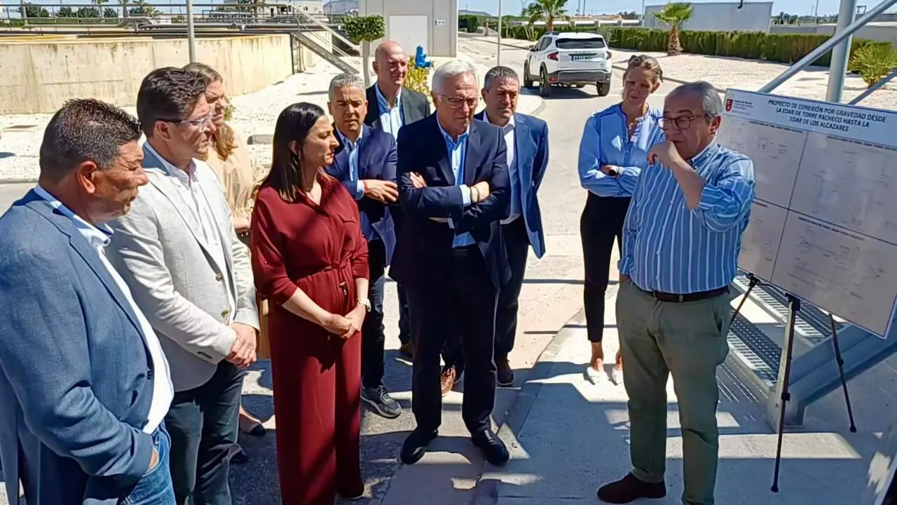 Imagen de la consejera de Agua, Agricultura, Ganader&iacute;a y Pesca, Sara Rubira, durante la presentaci&oacute;n del proyecto en la EDAR de Torre Pacheco
