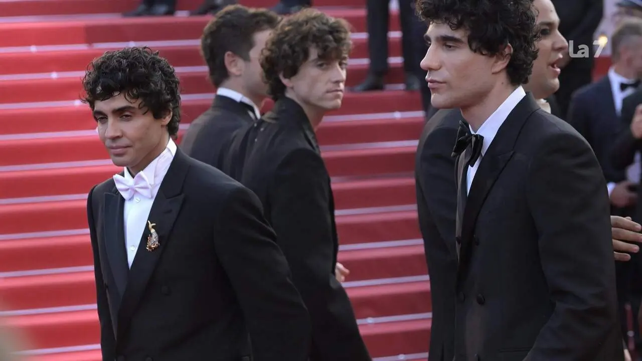 Los Javis ganan Mejor Direcci&oacute;n en Cannes con 'La bola negra'