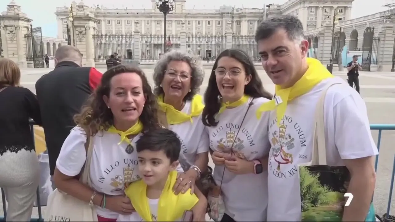 Ciudadanos de la Regi&oacute;n de Murcia acuden Madrid para ser testigos de la hist&oacute;rica visita del papa Le&oacute;n XIV (foto: La 7)
