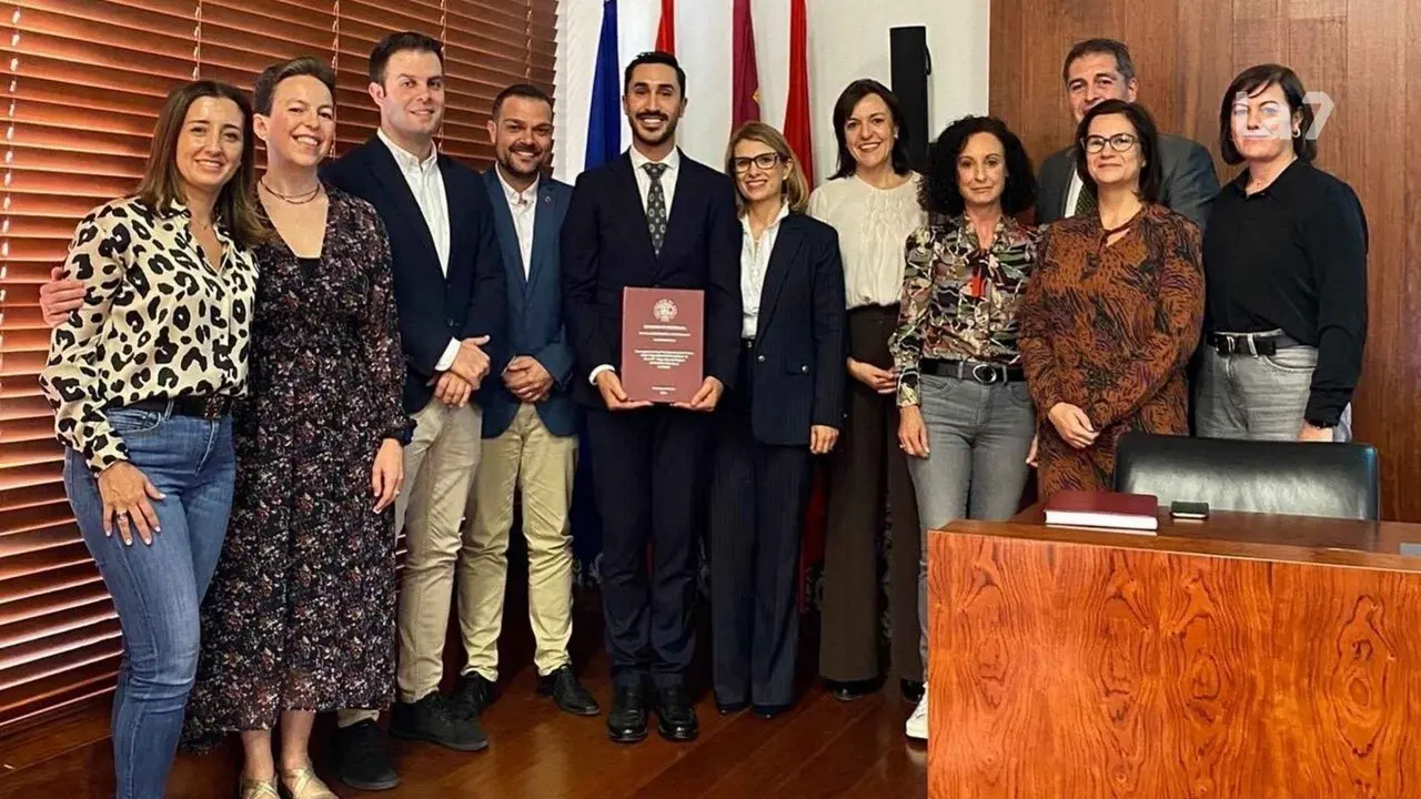 El enfermero del &Aacute;rea de Salud IX Vega Alta del Segura, Mario Aroca Lucas, ha sido distinguido en los Premios de Doctorado 2025 del Colegio Oficial de Enfermer&iacute;a de la Regi&oacute;n de Murcia