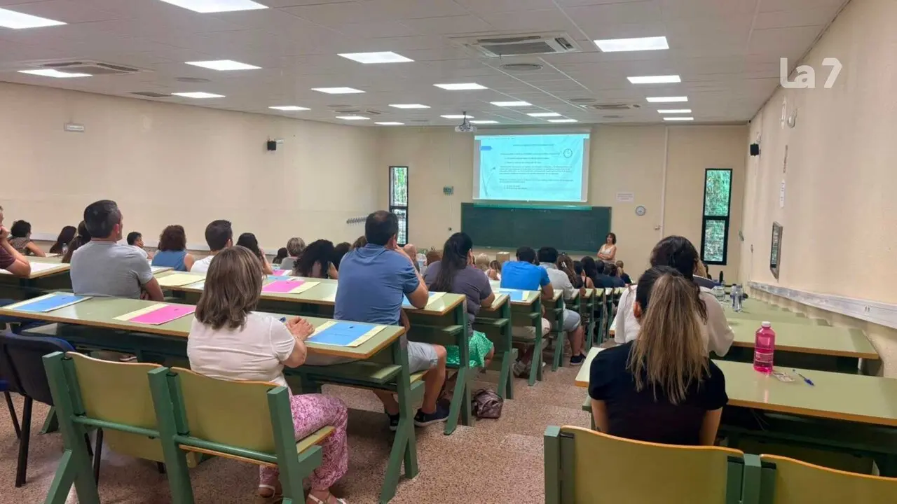 M&aacute;s de 7.600 aspirantes participan en las oposiciones para acceder al Cuerpo Administrativo de la Comunidad