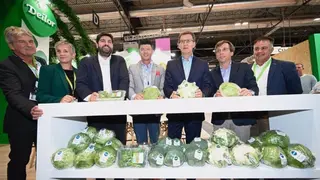 Los presidentes del PP y el PPRM visitan el pabell&oacute;n de la Regi&oacute;n de Murcia en Fruit Atraction (Foto: PPRM)