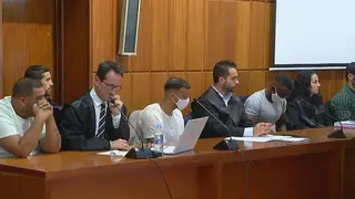 Acusados en la muerte del Perete en Y&eacute;char frente al juez (foto: La 7)