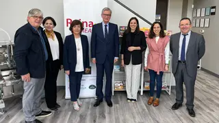 Visita del embajador espa&ntilde;ol y el c&oacute;nsul en Huston a Reina