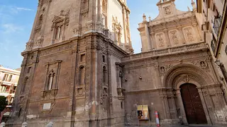 Entrada lateral de la Catedral de Murcia (foto: Turismo de Murcia)