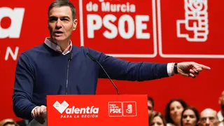 El secretario general del PSOE y presidente del Gobierno, Pedro S&aacute;nchez, interviene durante la clausura del XVII Congreso Regional del PSRM-PSOE, en el Auditorio y Palacio de Congresos El Batel, a 2 de marzo de 2025, en Cartagena, Murcia (Espa&ntilde;a). - Edu Botella - Europa Press
