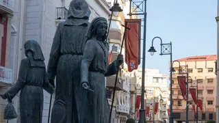 Cartagena se engalana para la Semana Santa con un centenar de estandartes en el recorrido de las procesiones
- AYUNTAMIENTO DE CARTAGENA