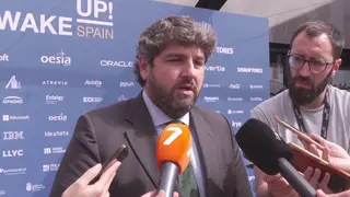 Fernando L&oacute;pez Miras antes del comienzo del evento Wake Up Spain de El Espa&ntilde;ol (foto: La 7)