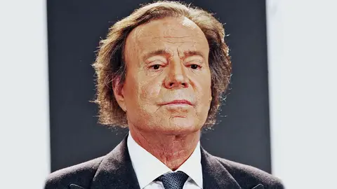 Julio Iglesias cumple 75 a&ntilde;os entre la incertidumbre sobre su carrera
