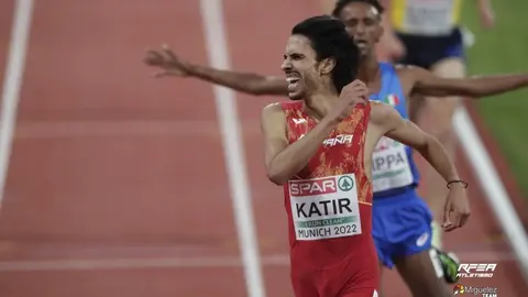 Mohamed Katir, tras cruzar segundo la meta en los Europeos de M&uacute;nich, en una foto de archivo