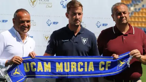 Rafa Chumbi, presentado como nuevo jugador del UCAM Murcia CF (Foto: UCAM)