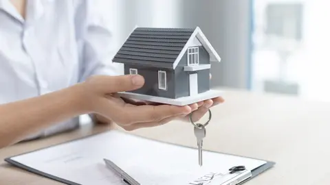 Un total de 220 familias de la Regi&oacute;n ya son propietarias de la vivienda social donde residen desde hace 25 a&ntilde;os