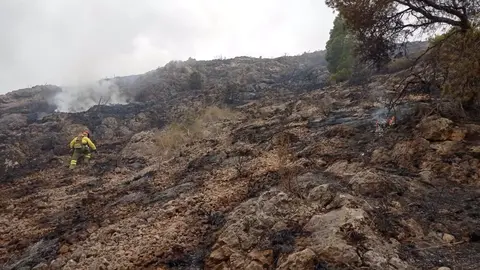 Incendio forestal declarado en la Sierra Larga de Jumilla | FOTO: 1-1-2 REGI&Oacute;N DE MURCIA